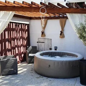  Hébergement de vacances T3 à 10' De Cassis - Jacuzzi